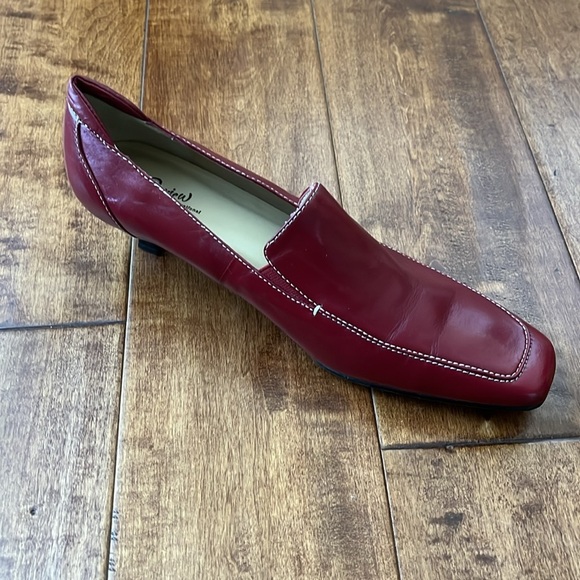 NWT Preview International Pump kitten low Heel burgundy Slip on Shoes Size 8M - Picture 5 of 11